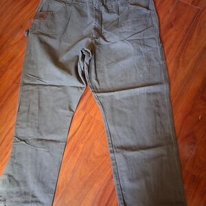 Wrangler Men's Relaxed Fit Jeans in Olive